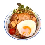 【大盛り無料！】ニンニクたっぷり厚切りトンテキ丼(目玉焼きのせ)（【menu限定価格商品あり】カリーWEST百名店2020 いずみバーグ 御幣島店）