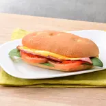 燻しベーコン＆チェダーフォカッチャ Smoked Bacon ＆ Cheddar Focaccia（カフェ・ド・クリエ 博多大博通店）