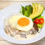 自家製ハンバーグのキノコクリームロコモコボウル（Hawa-lian Tokyo）