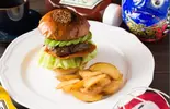 アボカドチーズバーガー Avocado & Cheese Burger(だるま珈琲)