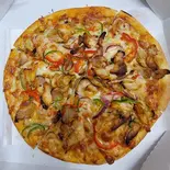 Tandoori chicken pizza タンドリーチキンピザ（青地 AOJI Restaurant）