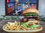 アンチェンバーガー 【UNCHAIN BURGER】（創業21年プレミアムバーガーの店 UNCHAIN DINER）