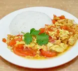 トマトと玉子炒め丼(川味軒)