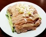 蒸し鶏肉ネギ油かけ Steamed Chicken Covered By Chopped Japanese Leek And Oil（心意）