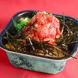 まぐろの中落ち丼（【大トロ/中トロの鮪(まぐろ)専門】bento ya Donmaru/丼丸 sushi bento vendor/tuna expert/Donmaru）