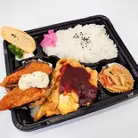 鮭フライ＆ポークピカタよくばり弁当（デリバリーレスト広島三篠店）