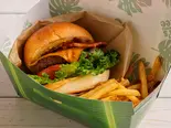 BBQベーコンチーズバーガー BBQ Bacon Cheeseburger（コナズ珈琲幕張）