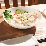 【当店人気No.1】ふわふわ美桜鶏のネギ油丼+気まぐれスープ付き（ツナグカフェ TSUNAGU）