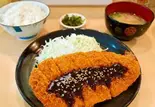 自家製大きなチキンカツ定食（喫茶高輪）