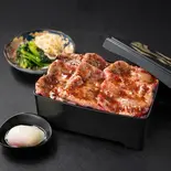 黒毛和牛三角ばらの温玉のせ御重 大盛（wagyu匠(和牛匠) 西小山店）