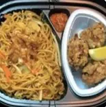 Mie Goreng(インドネシア焼きそばとからあげ弁当)（Dapoer indonesia~インドネシアの台所~）