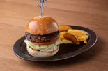 ハンバーガー（黒毛和牛バーガーブラッカウズ）