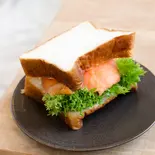 むぅサンド「サーモンドーム」（むうや）