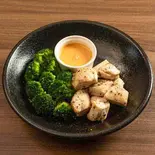 【当店人気No.2】国産チキン&ブロッコリー(チーズトッピング)(EAT Healthy Food Cafe)