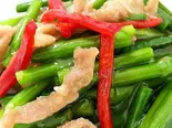 ニンニク茎と豚肉炒め（庄稼院）