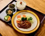 自家製ハンバーグと具だくさんの豚汁弁当（パーラー躙口）