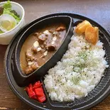 特製スパイスで仕上げた鶏もも肉のオリジナルチキンカレー（ファーマーズチキン札幌山鼻店）