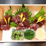 最高級霜降り馬刺し（日本料理 味三昧）