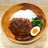濃厚デミグラスハンバーグディッシュ(ハンバーグ約190g、ライス約200g、スピナッチ、ハーフフレーバーエッグ)（お肉屋さんの本気ハンバーグ！）
