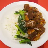 柔らか牛バラ肉あんかけ飯(中国料理 菜香園)