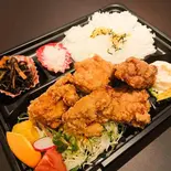 〔人気No.2〕ボリューム満点からあげ弁当（カフェ＆食堂うさぎと葉っぱ）