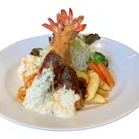 特大エビフライプレート（【menu限定価格商品あり】カリーWEST百名店2020 いずみバーグ 御幣島店）