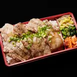 【本格炭火焼き】特製松坂豚カルビ弁当（黒毛和牛一頭買い焼肉行徳苑）