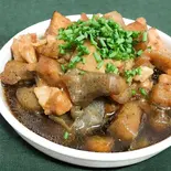 【最強のアテ】秘伝の牛筋煮込み(ハラミとローストビーフとご飯 長居店)