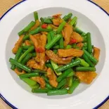 豚肉とニンニクの芽炒め(肉炒蒜苔)（聚香源）