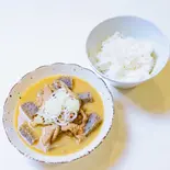味噌もつ煮丼（やみつきモツ煮屋92MOANA）