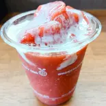 まるごといちごのスムージー Whole strawberry smoothie（フェアトレード珈琲院）
