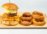淡路島チーズバーガーダブルオニオンリングセット（淡路島バーガー高円寺店）