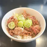 牛すじご飯（らぁ麺屋のさかいさん）
