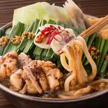 【黒ちゃんぽん麺】スパイシースープ絡む ビリビリちゃんぽん！（博多名物 赤もつ屋 里中町3丁目）