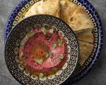 ビーツのフムスとピタパン / Beetroot hummus, olive oil and pita bread - Vegan(Salam/サラーム)