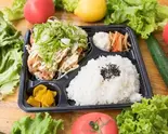 【弁当】げんこつもも唐揚弁当ねぎマヨポン酢(大盛無料、みそ汁付)（唐揚兄弟 日本橋本店）