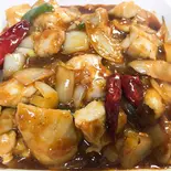 鶏肉のピリ辛く炒め（中国飯店 百嘉園）