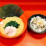 ラーメン + 赤家ライス（横浜家系ラーメン赤家西川口店）