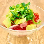 旨い！マグロとアボカドのサラダ仕立て（横浜市場食堂グリルエトナ）