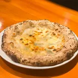 4種のチーズピッツァ はちみつ添え（Pizzeria Ampia）
