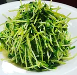 豆苗の塩味強火炒め（China Dining あRaま 神楽坂）