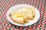 【人気No.2】チーズナン Cheese Nan(【インド料理とカレーの店】トゥラシ)