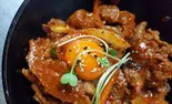 豚カルビ丼(キムチ付き)（韓国家庭料理 小屋）