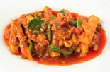 (51)鶏肉と野菜のレッドカレーソース炒め（サームロット）