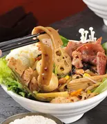 【食事No.1】麻辣拌マーラーバン(具材10品以上)（ユーユタピオカ）