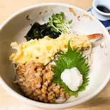納豆天ぷらそば（手打ちそば 志喜千庵）
