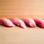 本鮪 中トロ握り(4貫)（笠川水産）