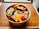 【温玉サラダボウル】ドイツ厚切りベーコン丼（スナフキッチン）