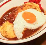 目玉焼きオムライス（パラダイスカレー 鶴橋店）