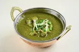 サグチキンカレー【Sag Chicken】（アジアンレストラン＆バー タンドリーキング）